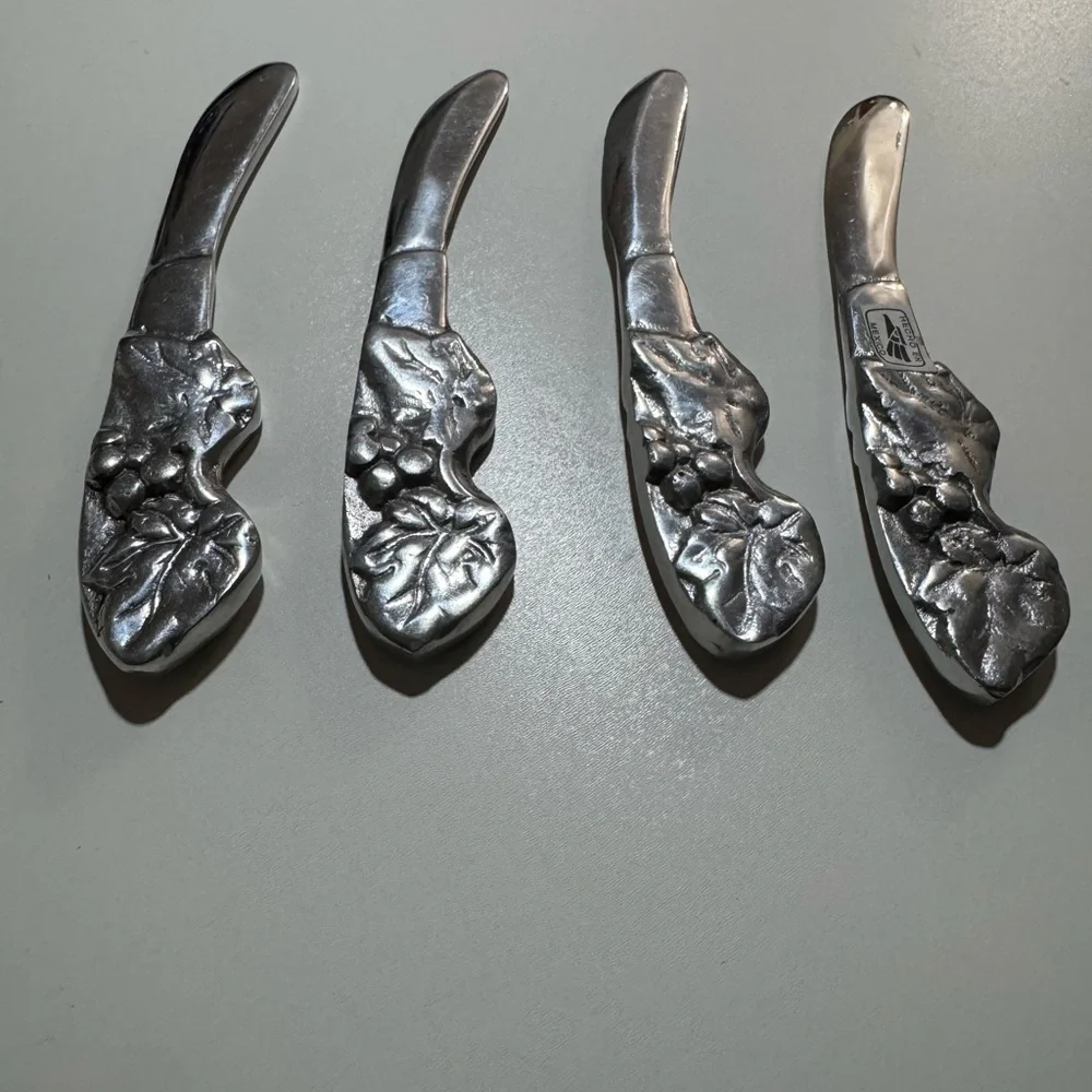 Silver Leaf Design Butter Spreaders. VTG